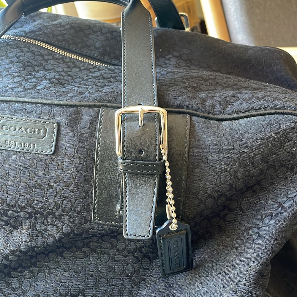 Classy black Coach weekend bag - Picture 6 of 6